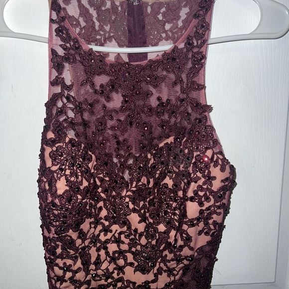 Elegant Burgundy Evening Gown - Picture 2 of 12